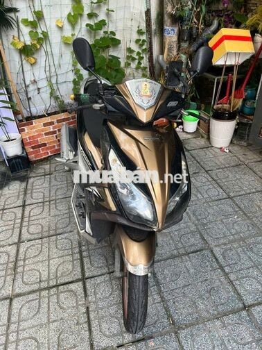 Nhà đi Honda Air Blade 2014 125cc Vàng BSTP