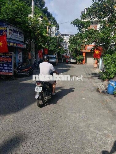 Cho thuê nhà 4x12m, 1 lầu, 2pn, đường 10m, gần ĐH GTVT, KD OK, Q12