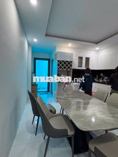 Nhà phố nguyên căn Đầy đủ nội thất Thị Trấn NB giá 10tr