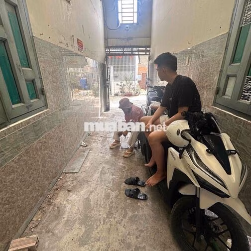 Cho thuê nhà trọ diện tích ngang 4m dài 4m5 có gác đổ bê tông.