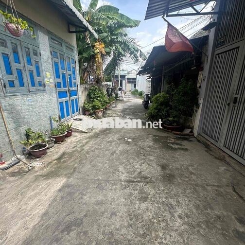 Cho thuê nhà trọ diện tích ngang 4m dài 4m5 có gác đổ bê tông.
