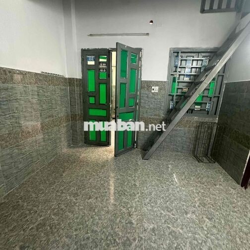 Cho thuê nhà trọ diện tích ngang 4m dài 4m5 có gác đổ bê tông.
