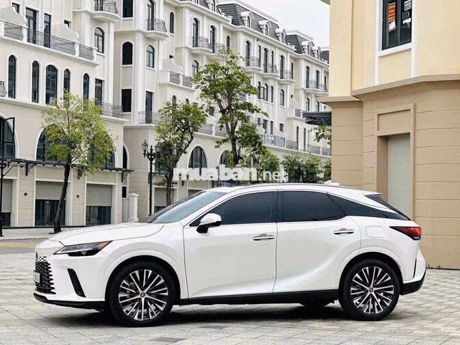 Lexus RX350 Premium 2025 trắng odo 9.700 km