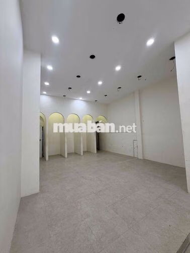 MẶT TIỀN VÕ VĂN NGÂN KINH DOANH/ Ở