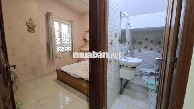 HƠN 5 TỶ, NHÀ KHU VIP BÌNH THỌ NGÃ TƯ THỦ ĐỨC, CÓ 3 TẦNG, BÃI XE Ô TÔ