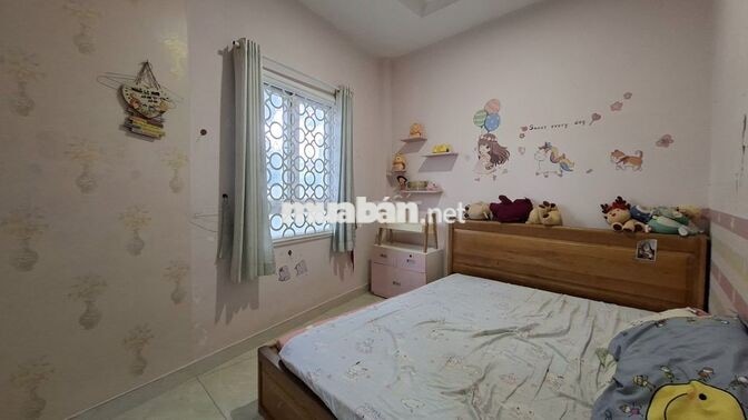 HƠN 5 TỶ, NHÀ KHU VIP BÌNH THỌ NGÃ TƯ THỦ ĐỨC, CÓ 3 TẦNG, BÃI XE Ô TÔ