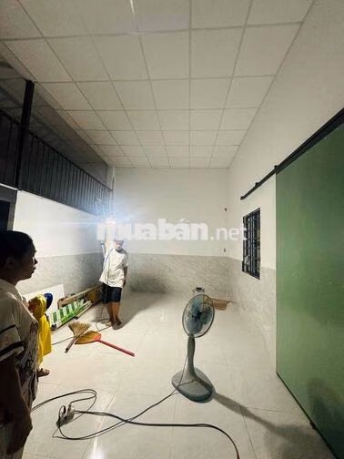CHO THUÊ NHÀ CẤP 4 MỚI XÂY GẦN CẦU BƯNG LÊ TRỌNG TẤN
