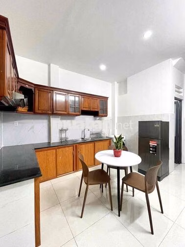 28 phổ Quang F2 Tân bình. 2 mtiền nền hay đi cửa sau Sau lưng NH Hoa