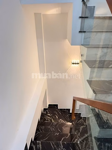 Chính chủ bán nhà 4 tầng Phan Văn Trị, hẻm 7m thông, nhỉnh 6 tỷ.
