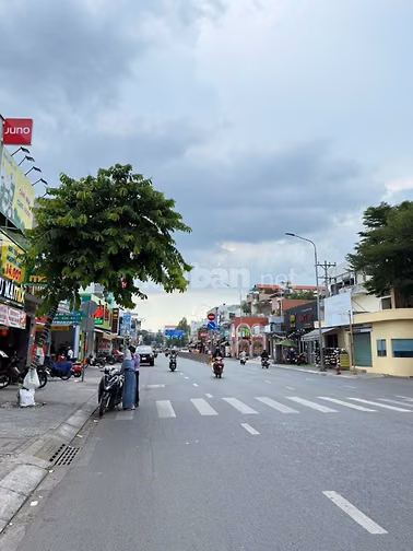 Chính chủ bán nhà 4 tầng Phan Văn Trị, hẻm 7m thông, nhỉnh 6 tỷ.