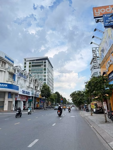 Chính chủ bán nhà 4 tầng Phan Văn Trị, hẻm 7m thông, nhỉnh 6 tỷ.