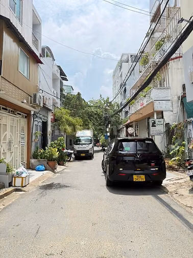 Chính chủ bán nhà 4 tầng Phan Văn Trị, hẻm 7m thông, nhỉnh 6 tỷ.