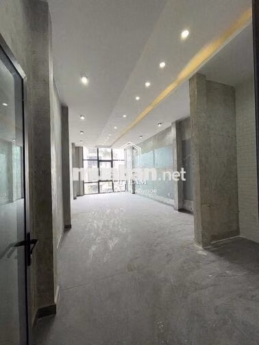 Spa MT 42 Trịnh Văn Cấn, Q1. Dt: 4x15m, Kc: trệt lửng 3 lầu (sàn suốt)