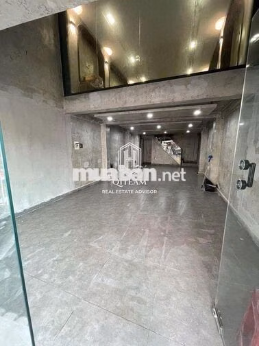 Spa MT 42 Trịnh Văn Cấn, Q1. Dt: 4x15m, Kc: trệt lửng 3 lầu (sàn suốt)