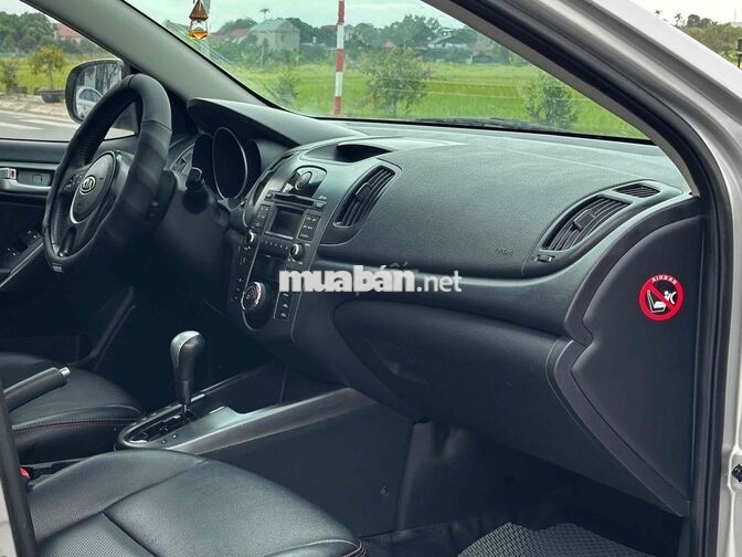 Kia Cerato số tự động nhập khẩu bản Full zin 100%