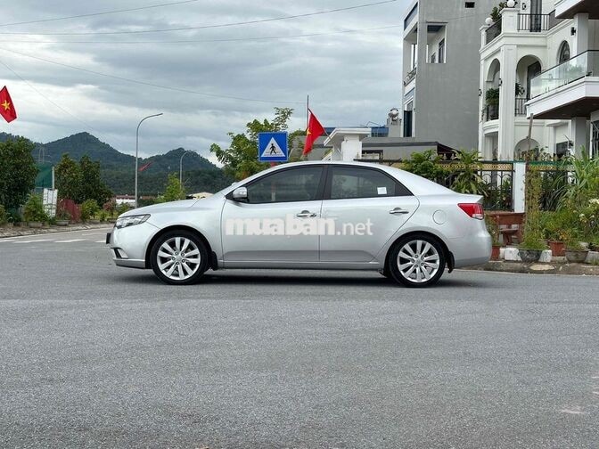 Kia Cerato số tự động nhập khẩu bản Full zin 100%