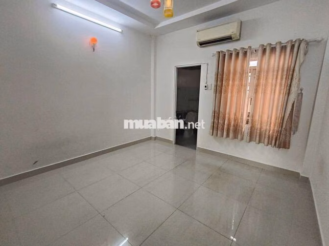HH gửi dv dẫn dùm nhà mặt tiền buôn bán đs44 đối diện emart 4x17m 1lau