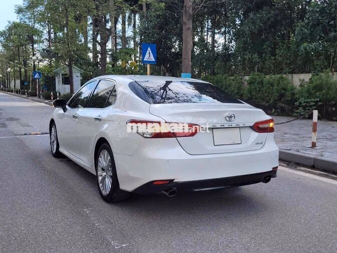 Toyota Camry 2.5Q 2019 Trắng ngọc trai