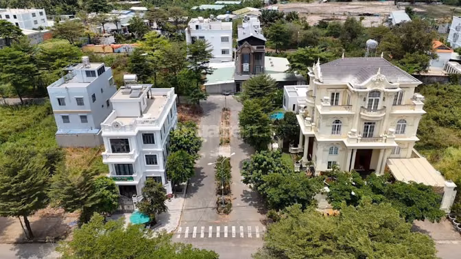 Bưng Ông Thoàn - Nhà đẹp 3,5 tầng - view thoáng 2 mặt tiền đường lớn, 