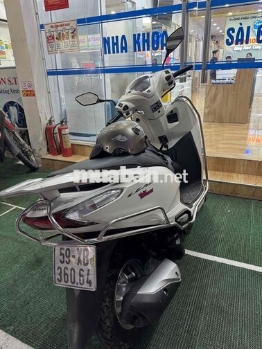 Honda Lead Trắng Xăng