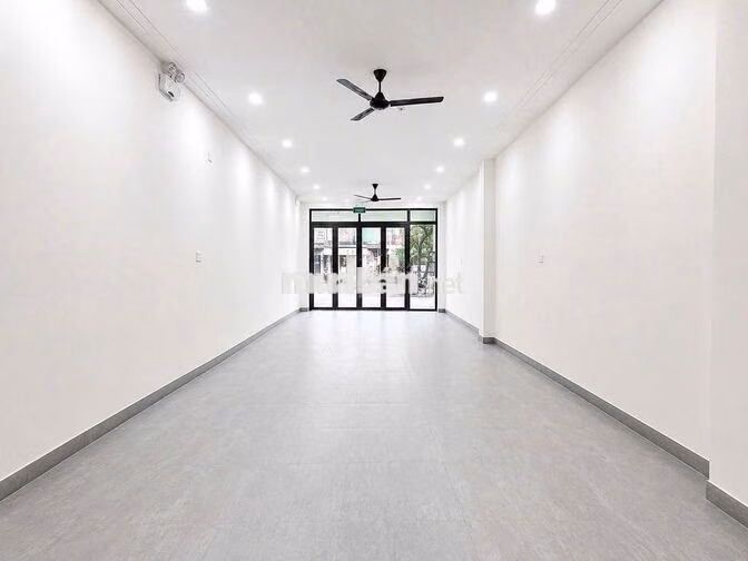 🏢 MẶT BẰNG MẶT TIỀN – GẦN BẾN XE TRUNG TÂM 