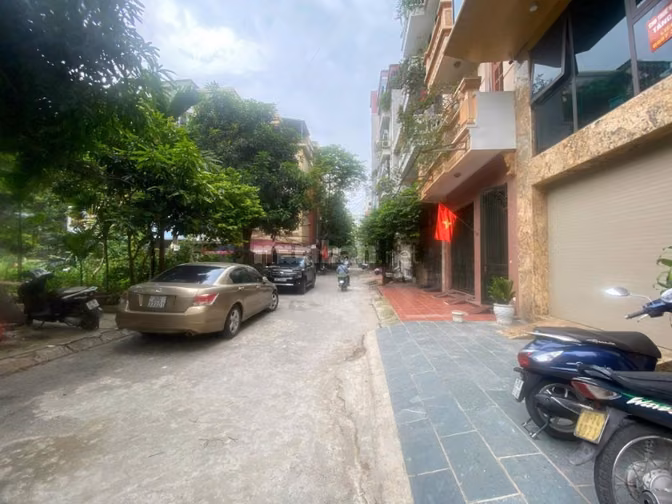 Cho thuê nhà mặt phố tại ô 56 lô 5, Đền Lừ 2, 100m2, giá 13tr/sàn
