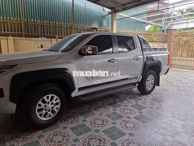 Mitsubishi Triton 2025Trắng 7000km