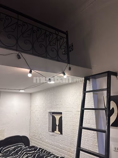 Nhà cách đường 10 m phố nguyễn thái học