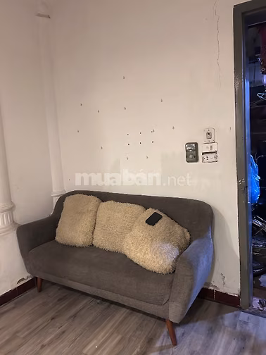 Nhà cách đường 10 m phố nguyễn thái học