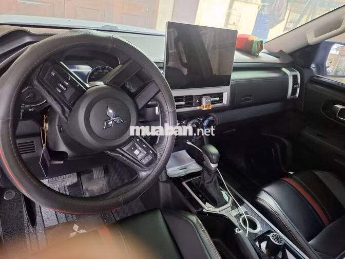 Mitsubishi Triton 2025Trắng 7000km