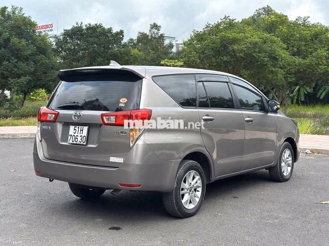 TOYOTA INNOVA 2.0G số tự động sản xuất 2019