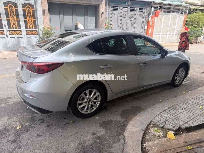 cần bán xe chính chủ mazda3 xám bạc ít đi
