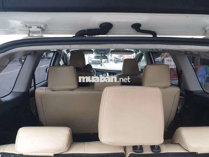 Toyota Innova Venturer Trắng 8 chỗ Tự động