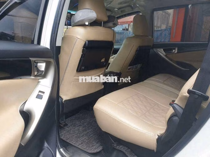 Toyota Innova Venturer Trắng 8 chỗ Tự động