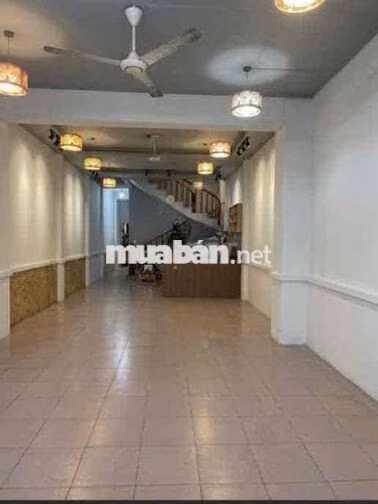 Mặt bằng kinh doanh ngay cổng Trường Đại học Thủ Dầu Một 5x30m,3 tầng
