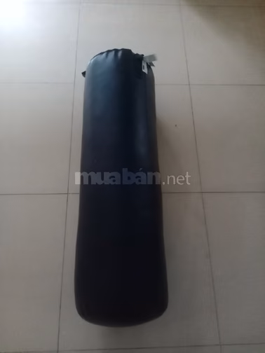 Bao boxing nặng 20 kg dài 1m còn rất mới 