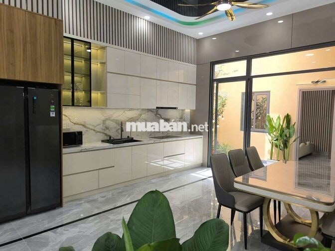 nhà mốt trệt 2 lầu có sản phơi đồ và sân thượng