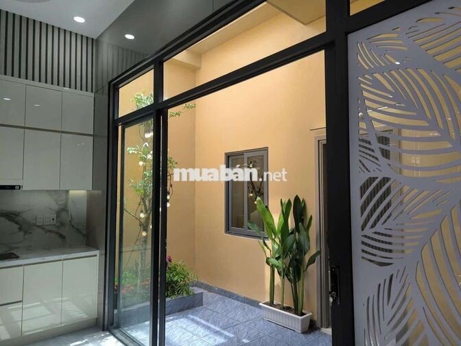 nhà mốt trệt 2 lầu có sản phơi đồ và sân thượng