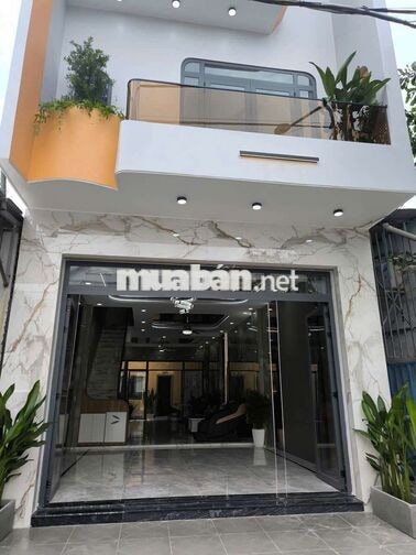 nhà mốt trệt 2 lầu có sản phơi đồ và sân thượng