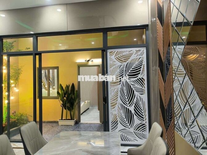 nhà mốt trệt 2 lầu có sản phơi đồ và sân thượng