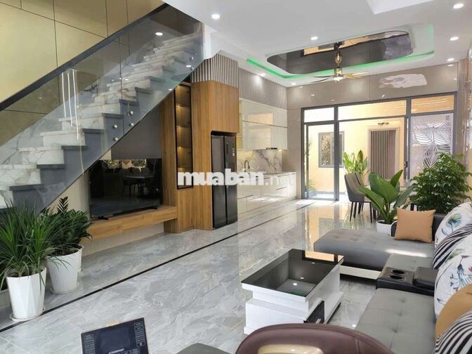 nhà mốt trệt 2 lầu có sản phơi đồ và sân thượng