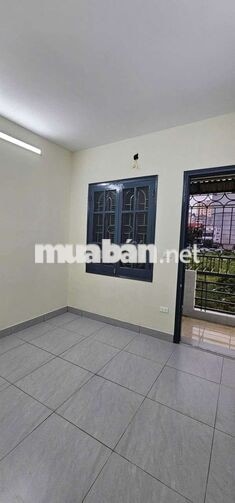 Cho thuê căn hộ Láng Hạ 100m² – 3PN, thang máy, thoáng sáng – 15 triệu