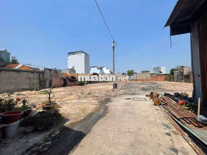 cho thuê 2 kho và 2000m2 đất trống làm xưởng hoặc bãi đậu xe