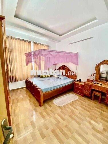 Cho Thuê Biệt Thự Mini DT 9x13m Sân Ôtô 1Trệt 3Lầu 4Pn 3Wc Gần Uỷ Ban