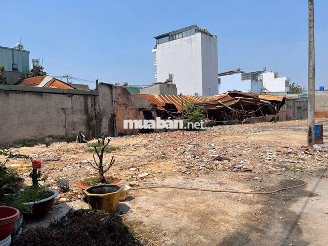 cho thuê 2 kho và 2000m2 đất trống làm xưởng hoặc bãi đậu xe