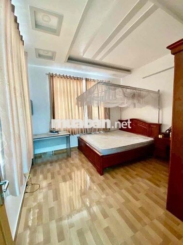 Cho Thuê Biệt Thự Mini DT 9x13m Sân Ôtô 1Trệt 3Lầu 4Pn 3Wc Gần Uỷ Ban