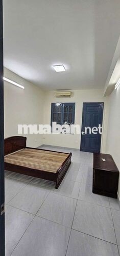 Cho thuê căn hộ Láng Hạ 100m² – 3PN, thang máy, thoáng sáng – 15 triệu