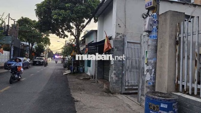 cho thuê 2 kho và 2000m2 đất trống làm xưởng hoặc bãi đậu xe