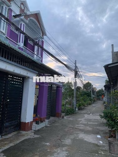 bán nhà rìa khu tái định cư long phú 76m2