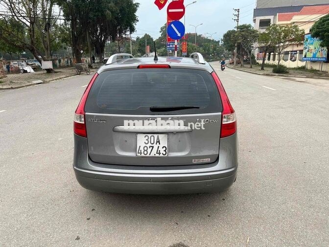 Hyundai i30cw 2010 Xám Tự động